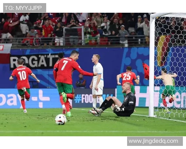 26号足球球星精彩表现回顾及其对球队的影响与贡献 26号足球球星精彩表现回顾及其对球队的影响与贡献