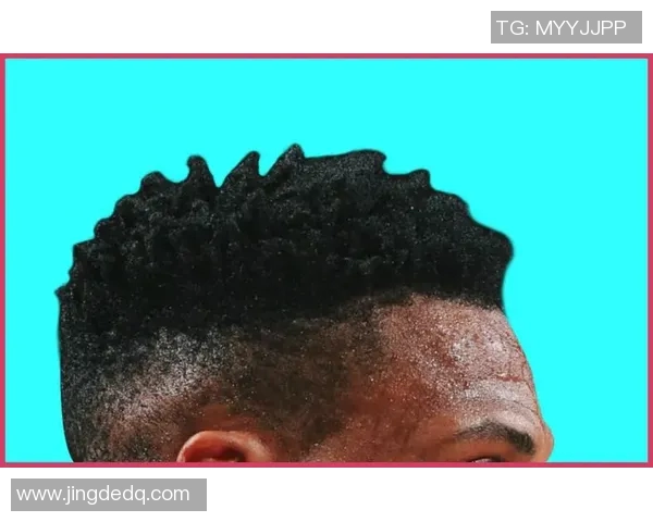 足球场上的俊男风采 画笔下的明星球星魅力展现 足球场上的俊男风采 画笔下的明星球星魅力展现